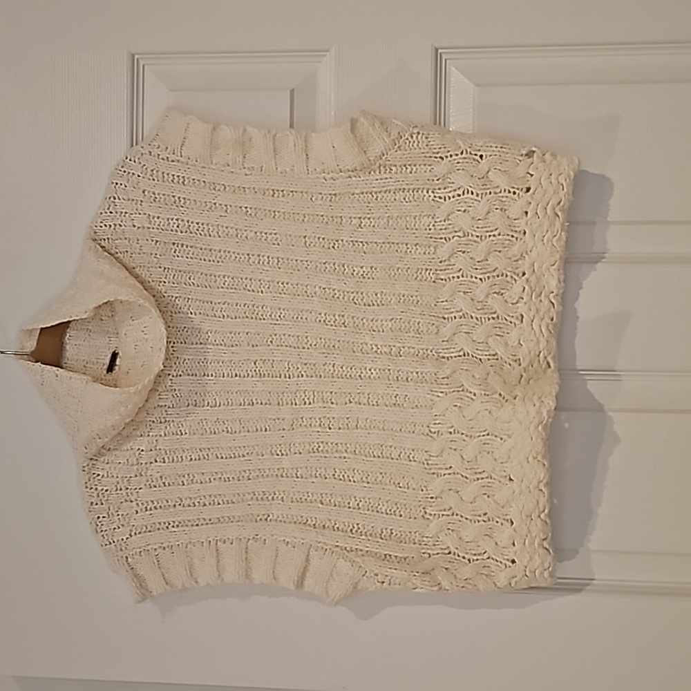 Free People Cream Short Sleeve Mock Neck Sweater, Size Small, Like New